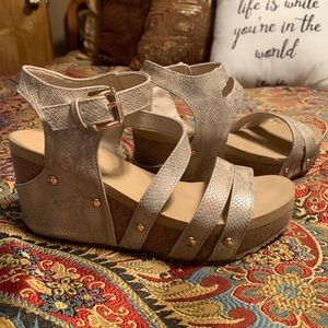 Volatile brand sandals size 6